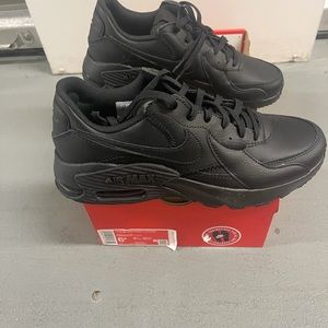 Nike Air max excee size 6.5M color black